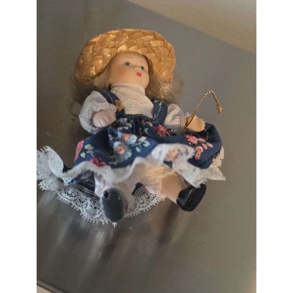 N/A porcelain doll